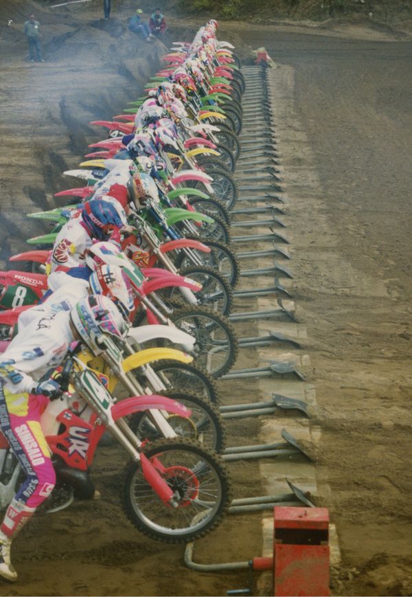 Ruskeasanta SM 250 1992 I-erän startti. Kytölä reunimmaisena